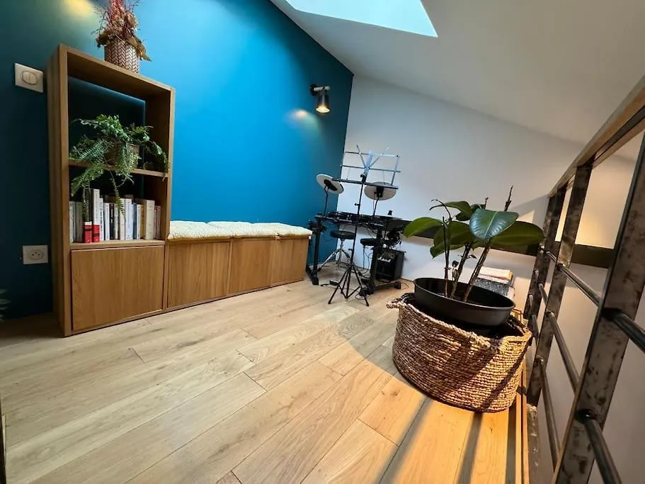 Like A Little House In The Center Of Apartamento París